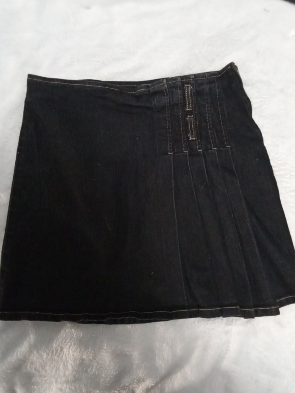 5/$20**Armour Jeans Size 0 Dark Wash Pleated Jean Skirt With Room For Two Belts